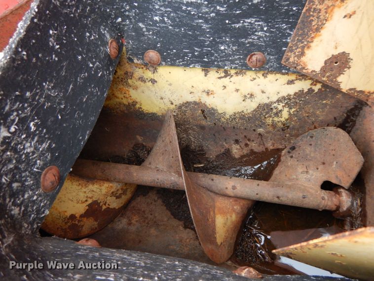 image for item IX9411 New Holland 354  feed mixer/grinder