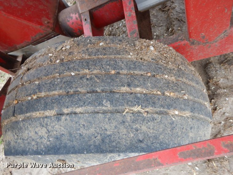 image for item IX9411 New Holland 354  feed mixer/grinder