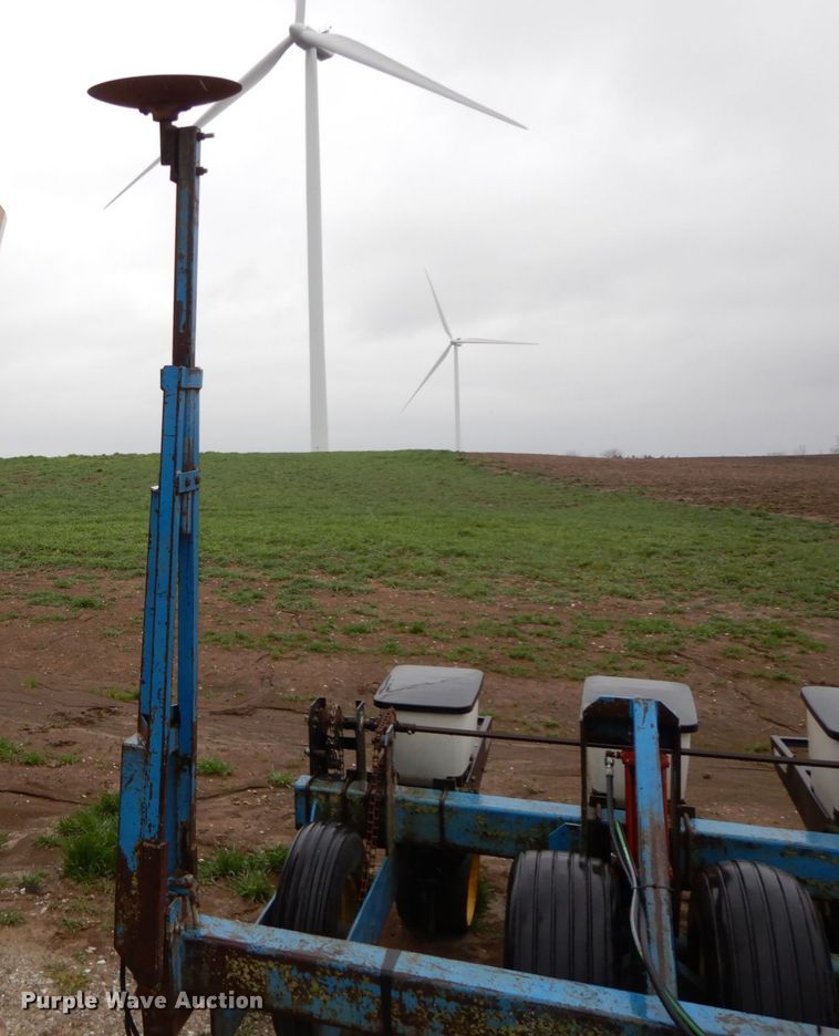 image for item IX9416 Kinze 82D  planter