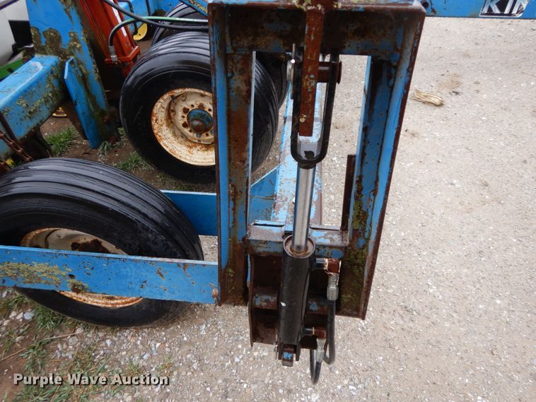 image for item IX9416 Kinze 82D  planter