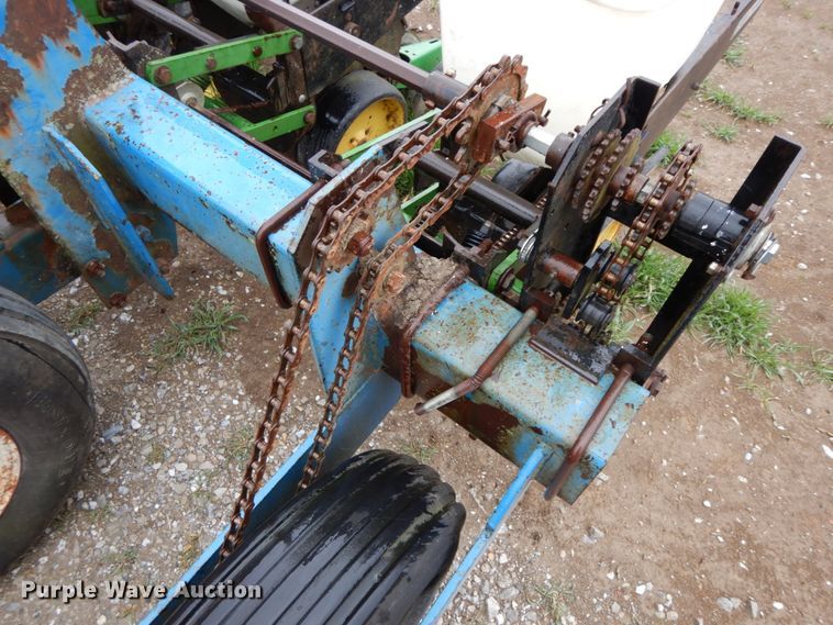 image for item IX9416 Kinze 82D  planter