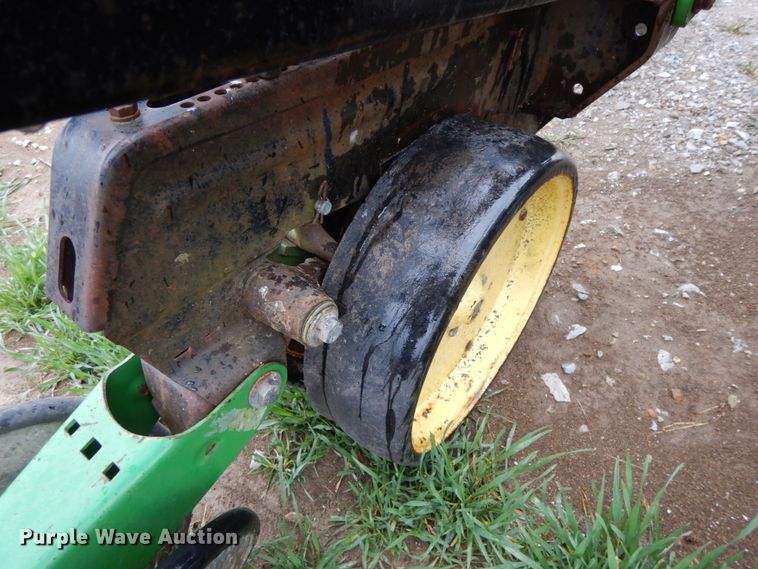 image for item IX9416 Kinze 82D  planter