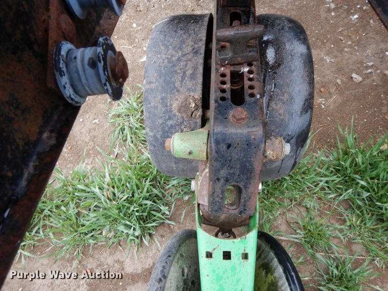 image for item IX9416 Kinze 82D  planter