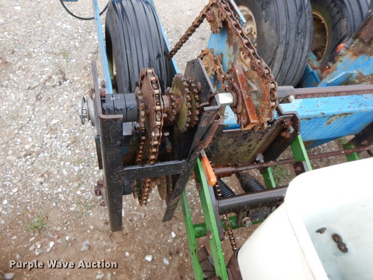 image for item IX9416 Kinze 82D  planter