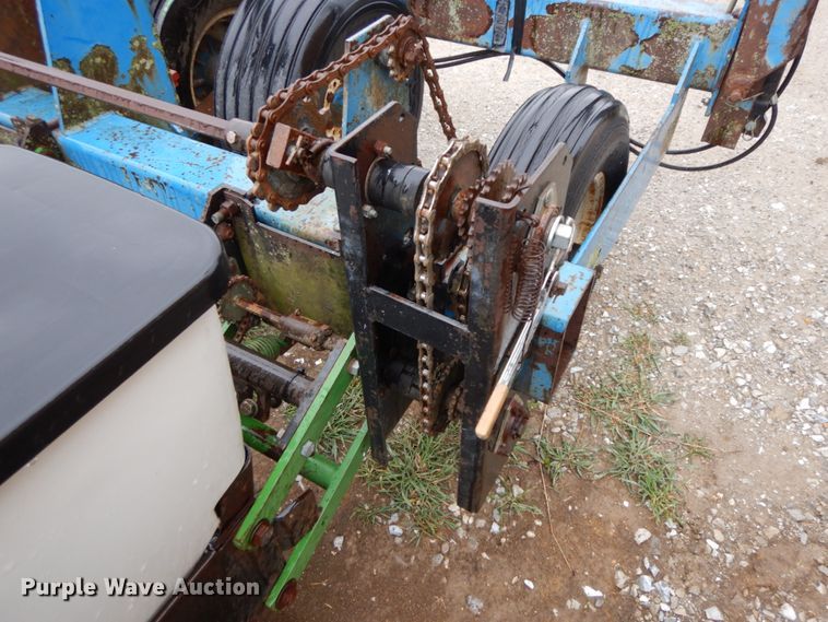 image for item IX9416 Kinze 82D  planter