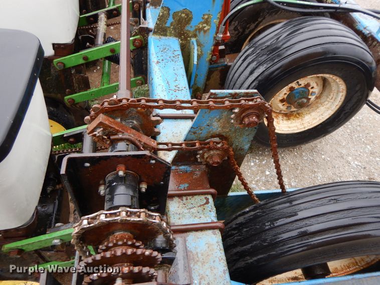 image for item IX9416 Kinze 82D  planter