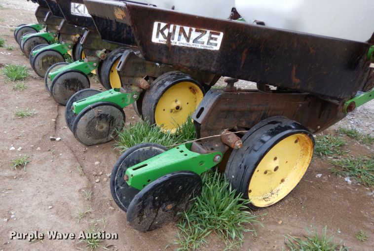 image for item IX9416 Kinze 82D  planter