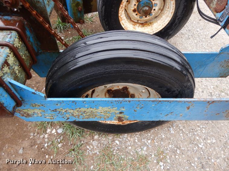 image for item IX9416 Kinze 82D  planter