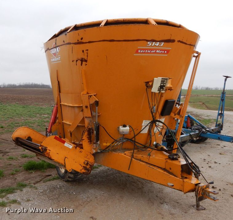 image for item IX9417 Kuhn Knight 5143  feed mixer