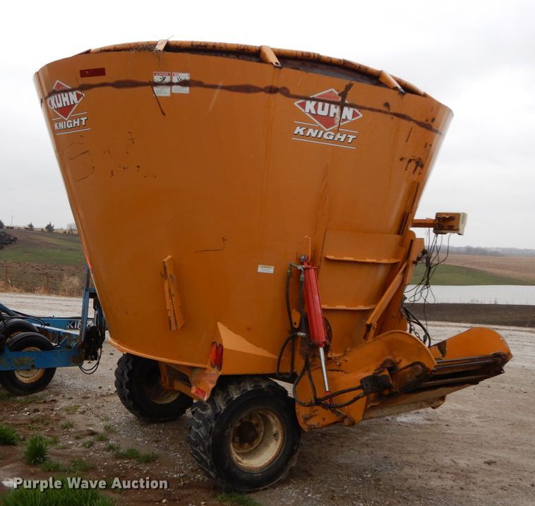 image for item IX9417 Kuhn Knight 5143  feed mixer