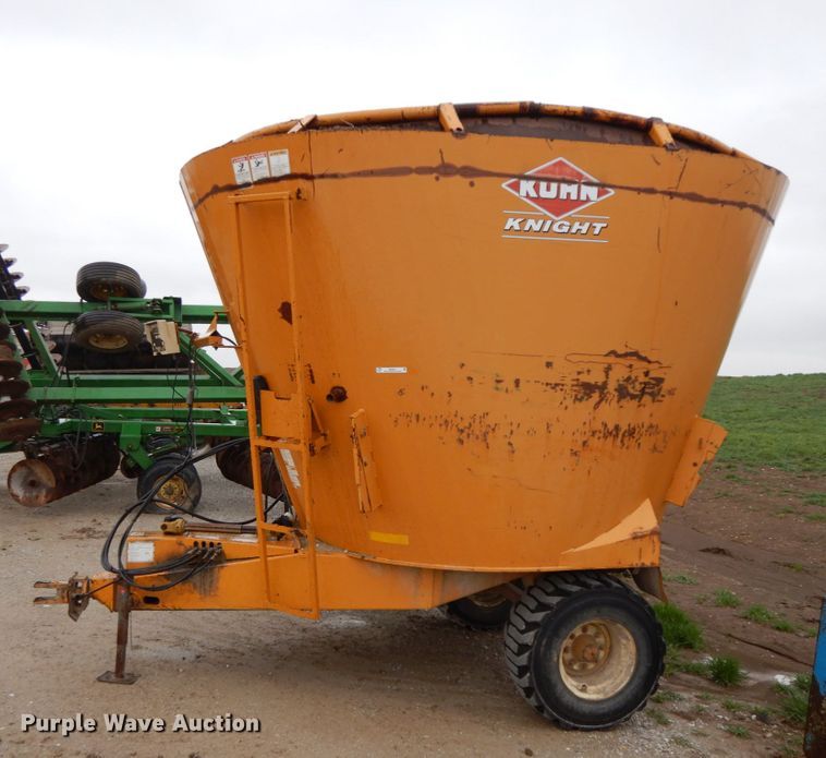 image for item IX9417 Kuhn Knight 5143  feed mixer