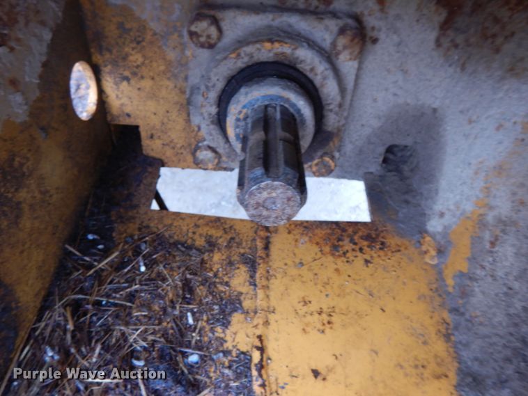 image for item IX9417 Kuhn Knight 5143  feed mixer