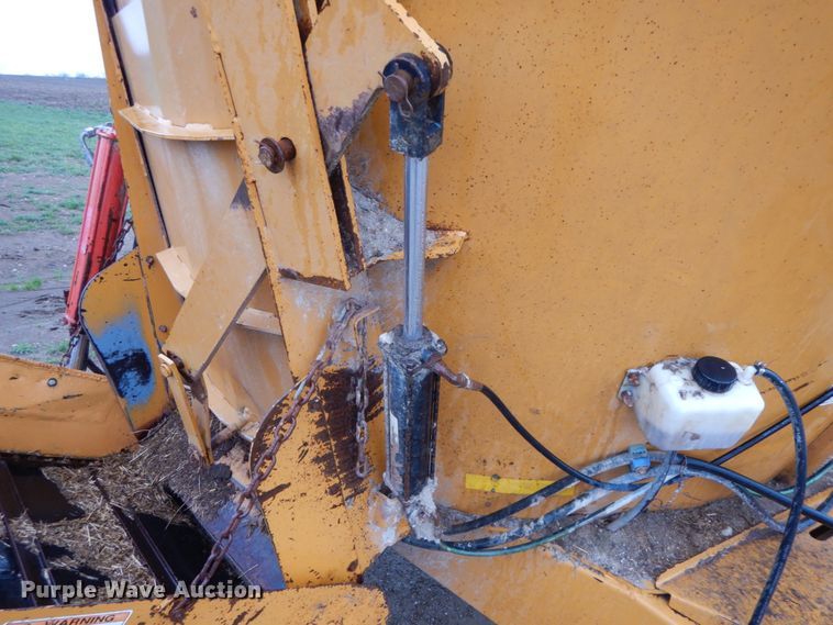 image for item IX9417 Kuhn Knight 5143  feed mixer