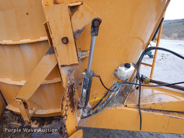 image for item IX9417 Kuhn Knight 5143  feed mixer