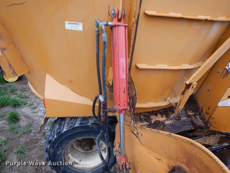image for item IX9417 Kuhn Knight 5143  feed mixer