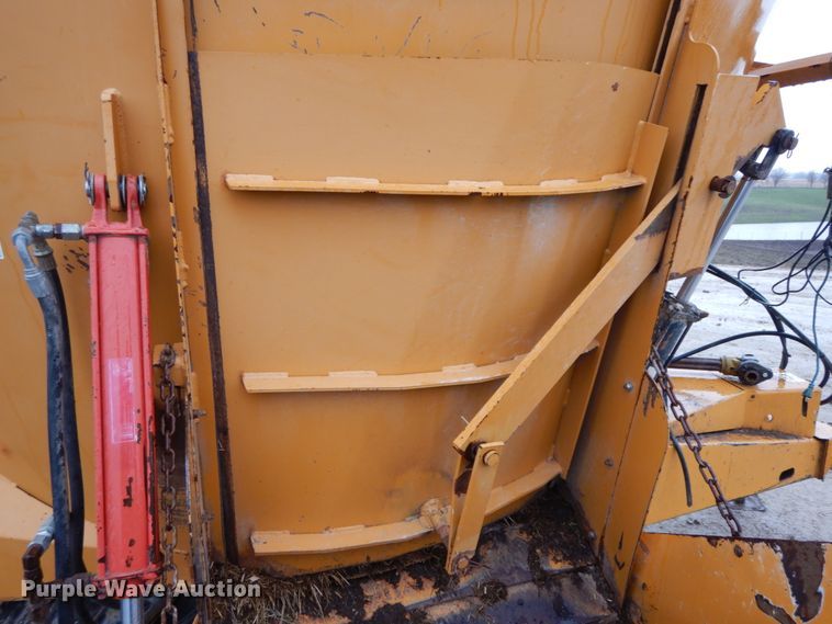 image for item IX9417 Kuhn Knight 5143  feed mixer