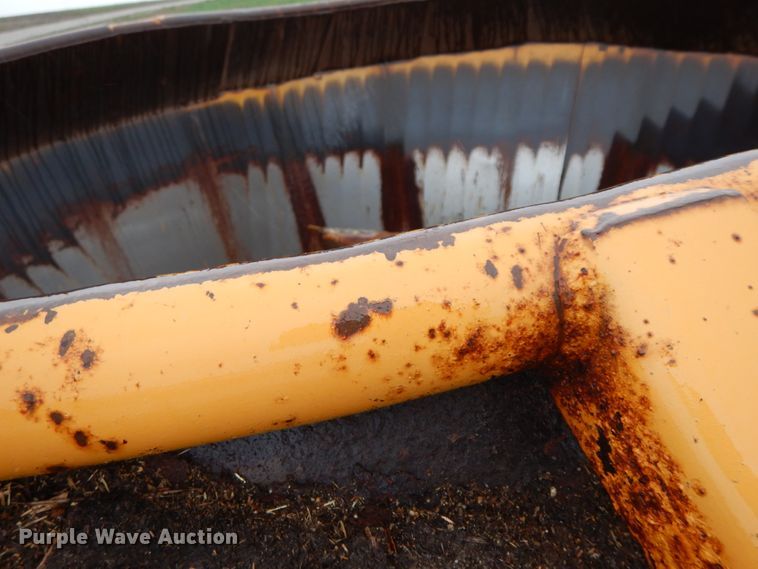 image for item IX9417 Kuhn Knight 5143  feed mixer