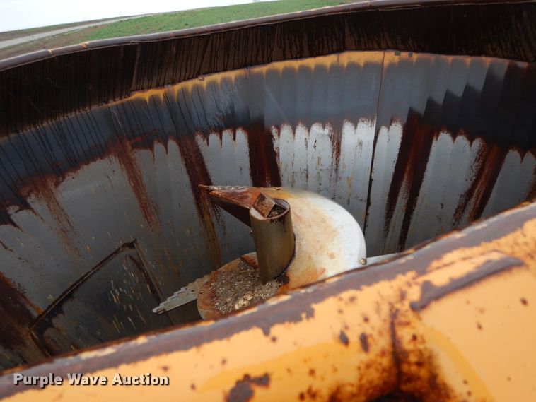 image for item IX9417 Kuhn Knight 5143  feed mixer