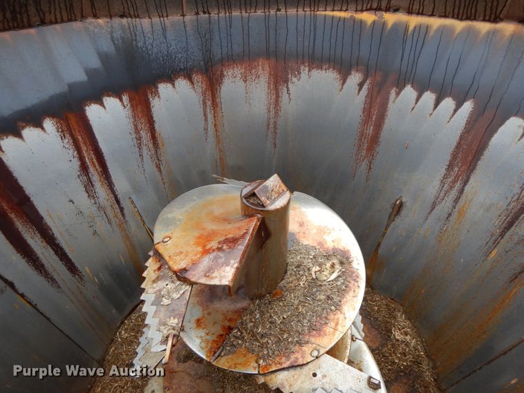 image for item IX9417 Kuhn Knight 5143  feed mixer