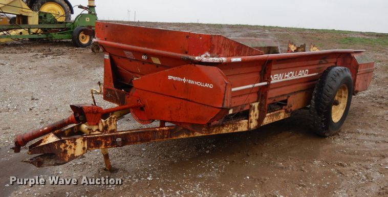 image for item IX9421 New Holland 519  manure spreader