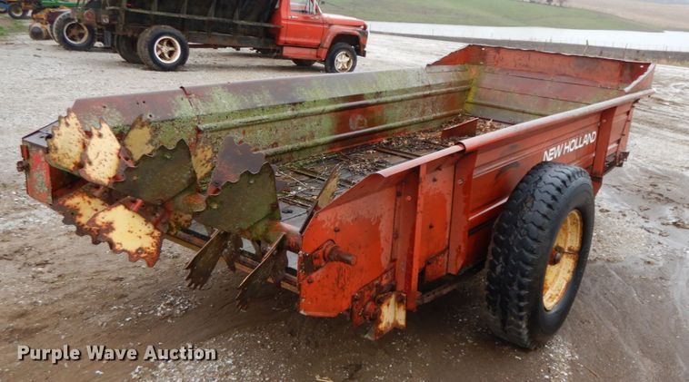 image for item IX9421 New Holland 519  manure spreader