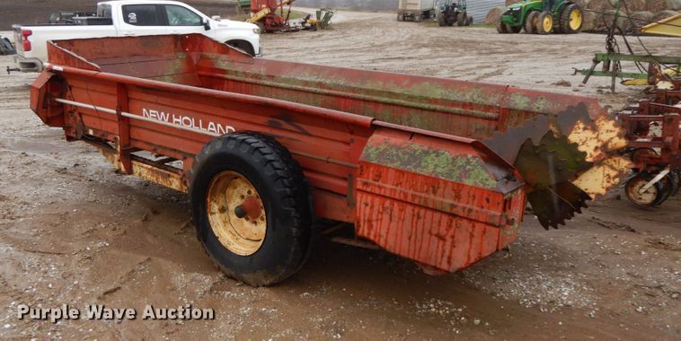 image for item IX9421 New Holland 519  manure spreader