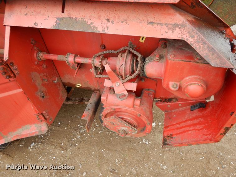 image for item IX9421 New Holland 519  manure spreader