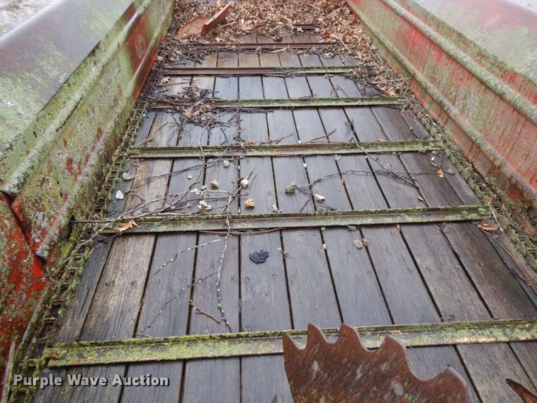 image for item IX9421 New Holland 519  manure spreader