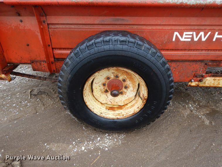 image for item IX9421 New Holland 519  manure spreader