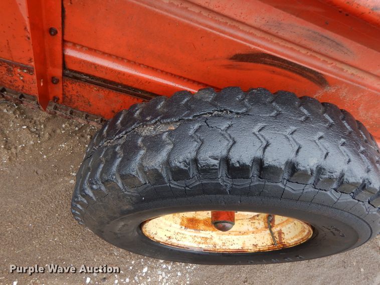 image for item IX9421 New Holland 519  manure spreader