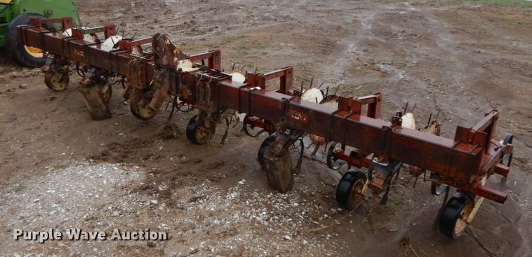 image for item IX9422 Row crop cultivator