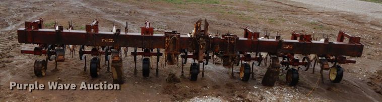 image for item IX9422 Row crop cultivator