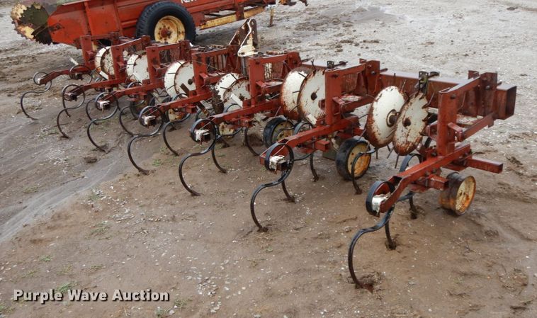 image for item IX9422 Row crop cultivator