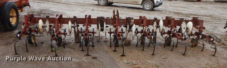 image for item IX9422 Row crop cultivator