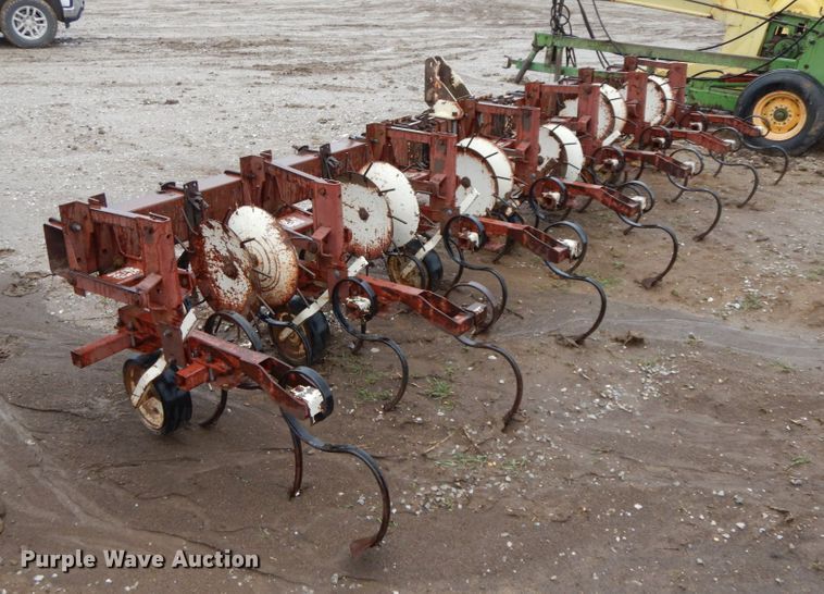 image for item IX9422 Row crop cultivator