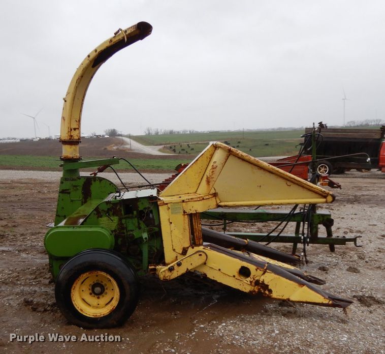 image for item IX9423 John Deere 3800  forage harvester