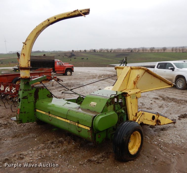 image for item IX9423 John Deere 3800  forage harvester