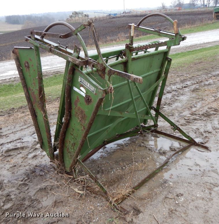 image for item IX9425 Powder River  squeeze chute