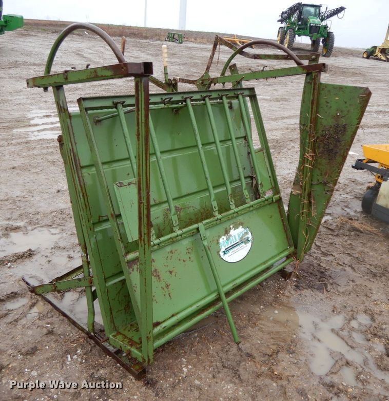 image for item IX9425 Powder River  squeeze chute