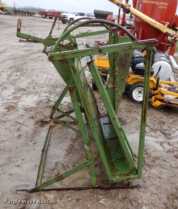 image for item IX9425 Powder River  squeeze chute