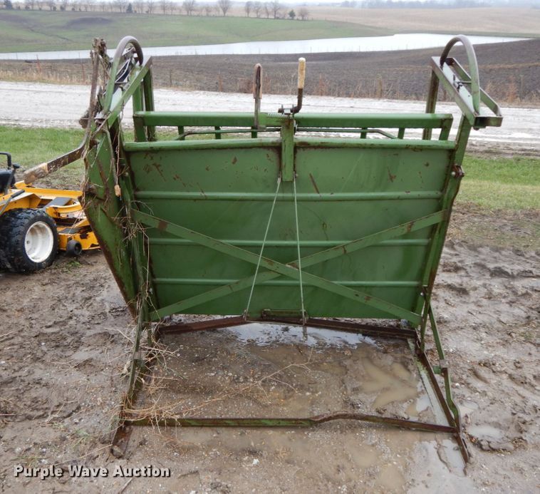 image for item IX9425 Powder River  squeeze chute