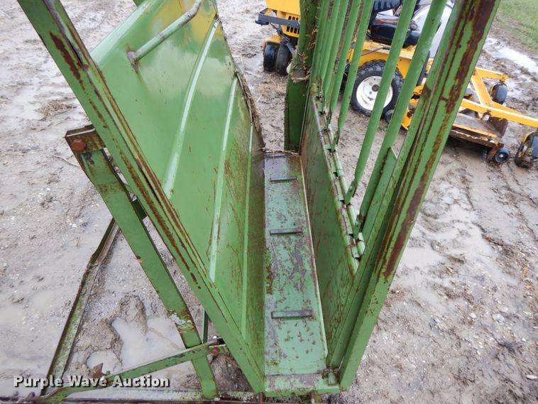 image for item IX9425 Powder River  squeeze chute