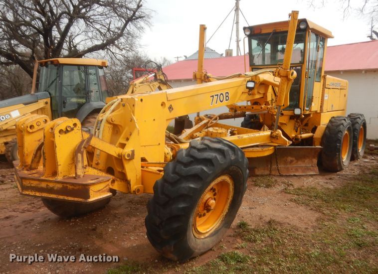 image for item HG9585 1986 John Deere 770B  motor grader