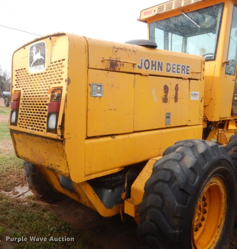 image for item HG9585 1986 John Deere 770B  motor grader