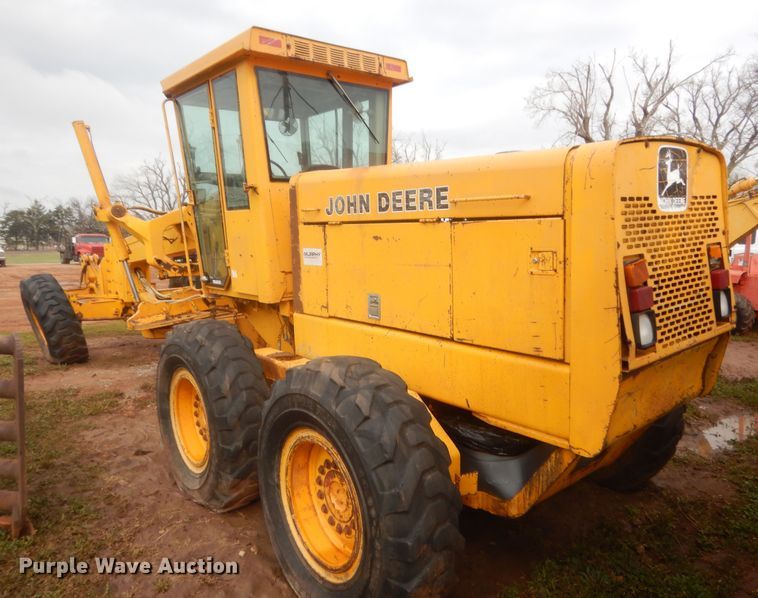 image for item HG9585 1986 John Deere 770B  motor grader