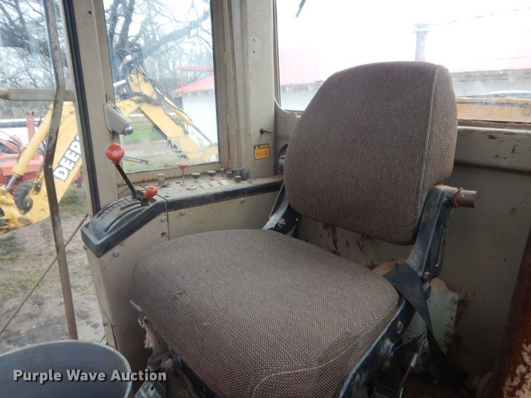 image for item HG9585 1986 John Deere 770B  motor grader