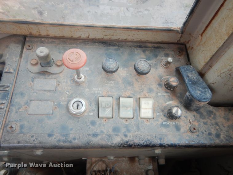 image for item HG9585 1986 John Deere 770B  motor grader