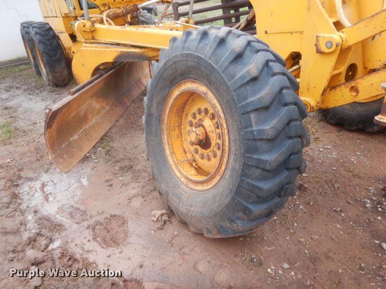 image for item HG9585 1986 John Deere 770B  motor grader