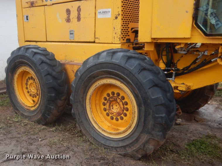 image for item HG9585 1986 John Deere 770B  motor grader