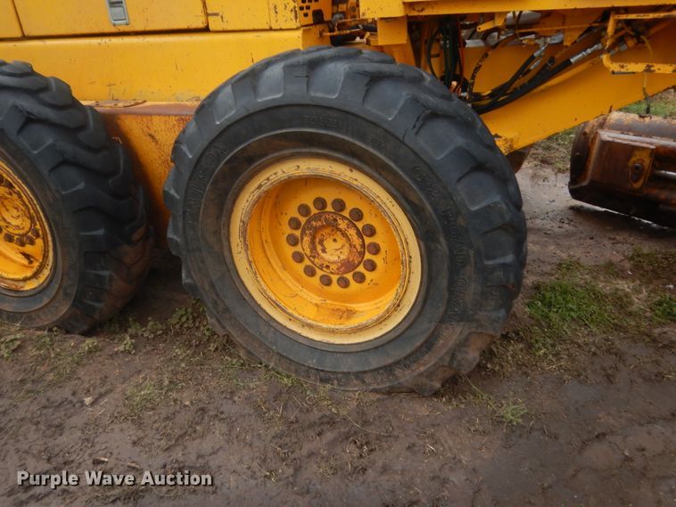 image for item HG9585 1986 John Deere 770B  motor grader